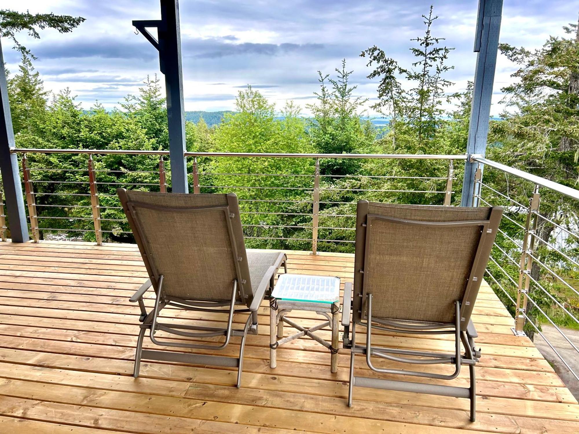 Shangri-La Oceanfront Vacation Home Bedwell Harbour エクステリア 写真